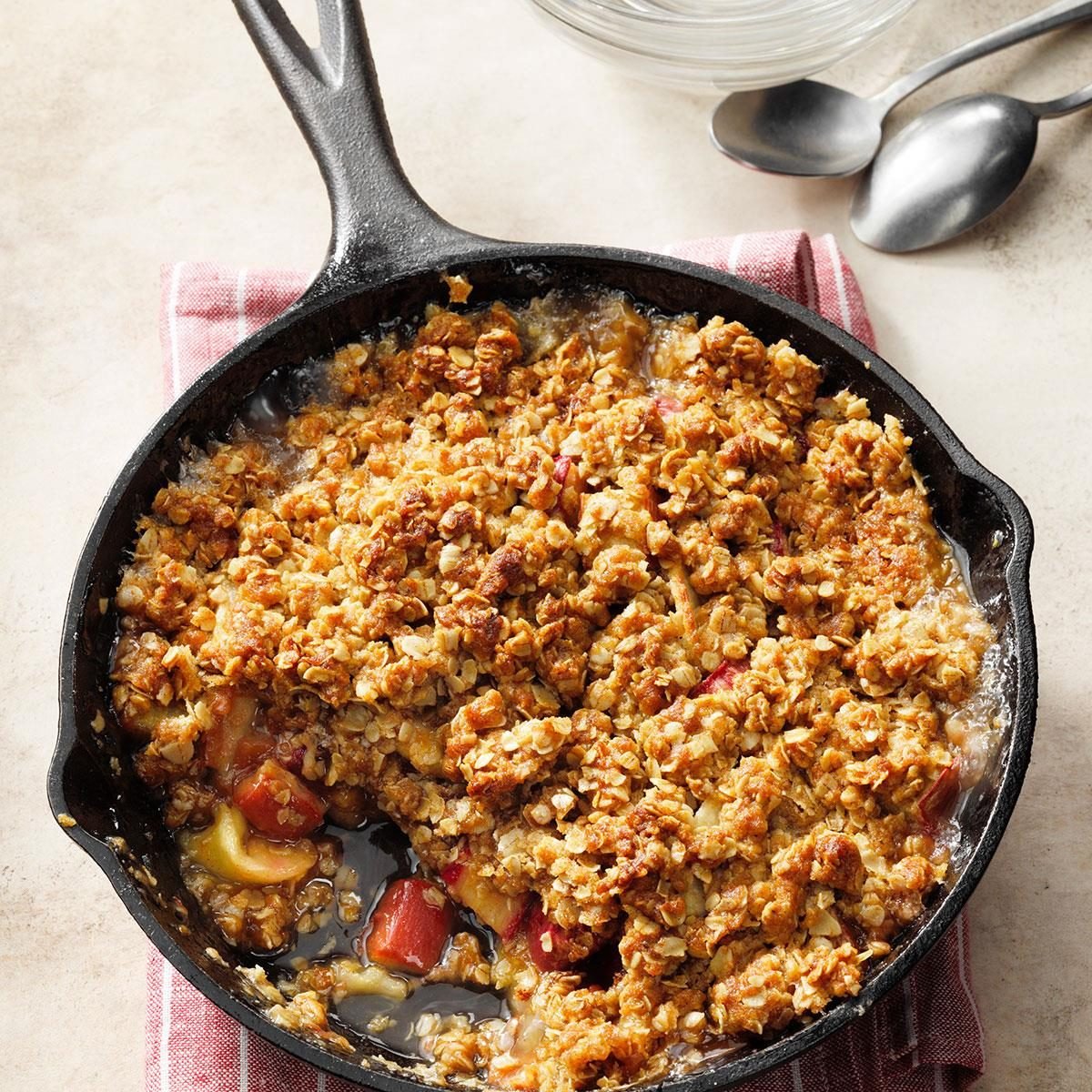 Rhubarb Crisp with Oat Topping